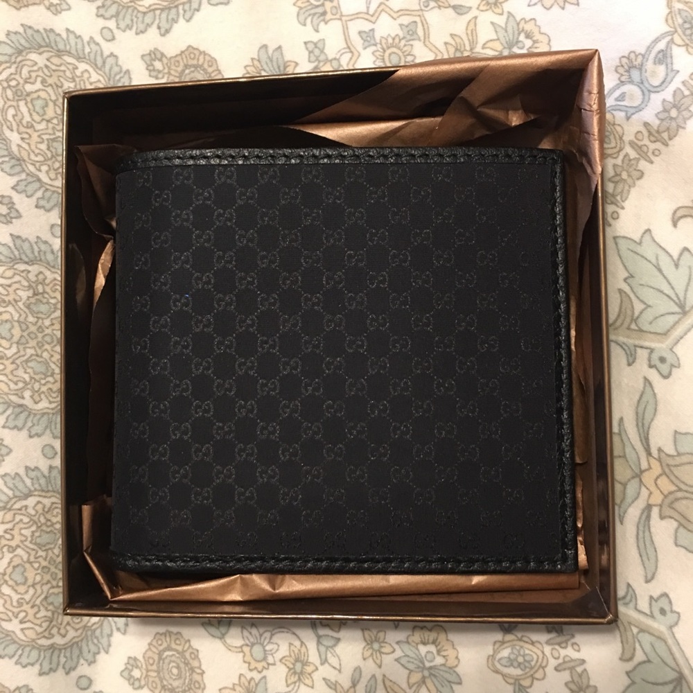 Authentic Men’s black Gucci wallet